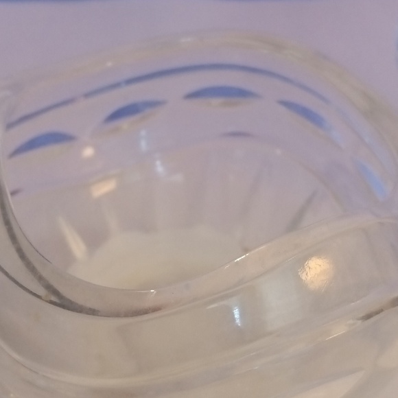 EUC Pair of candle holders for votives or tealights, wavy edge, cut glass design - Picture 6 of 7